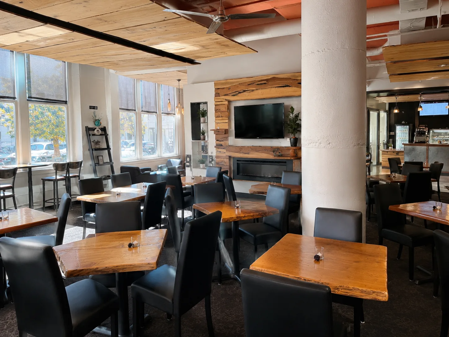 Jay’s Downtown dining area